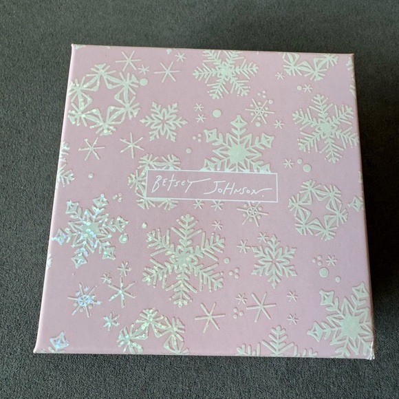 Betsey Johnson Pink and White Snowflake Tumbler Dangle Earrings NWT - Picture 3 of 4